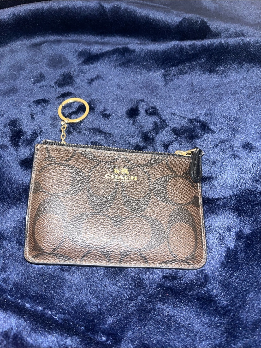 Coach Brown Signature Zip Card Case with Gold Key Ring (Great Condition)